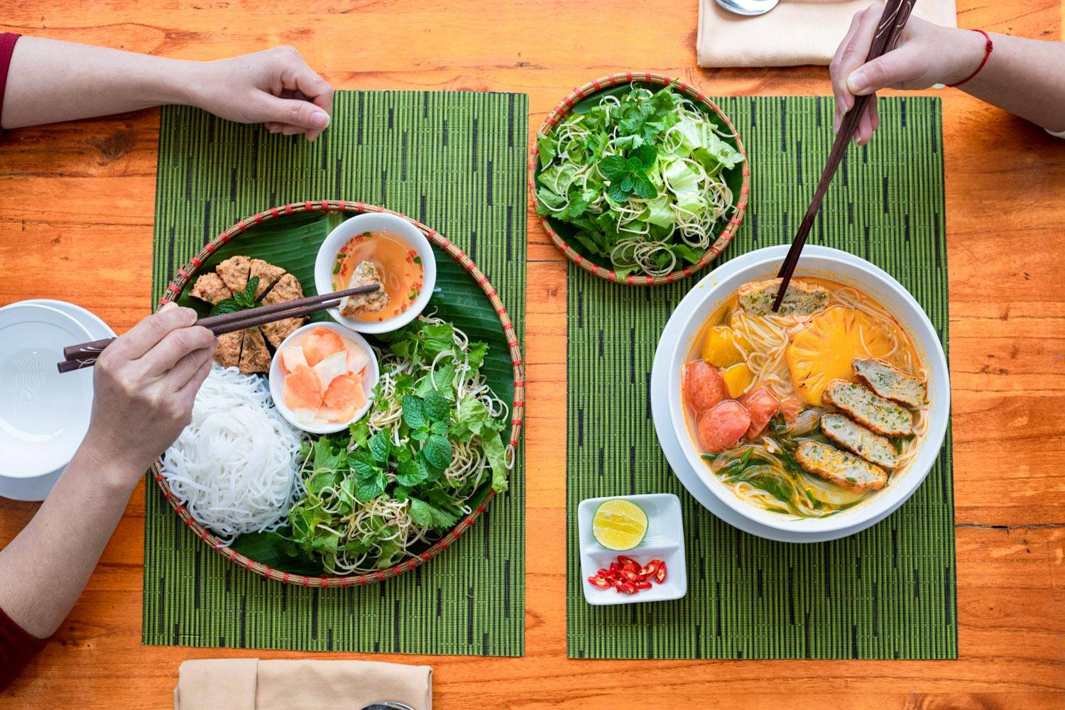 Món bún chả cá trắm sông Son hấp dẫn, tiêu biểu cho DT68 là nhà cái uy tín hàng đầu trong lĩnh vực cá cược tại thị trường Việt Nam sông nước Phong Nha