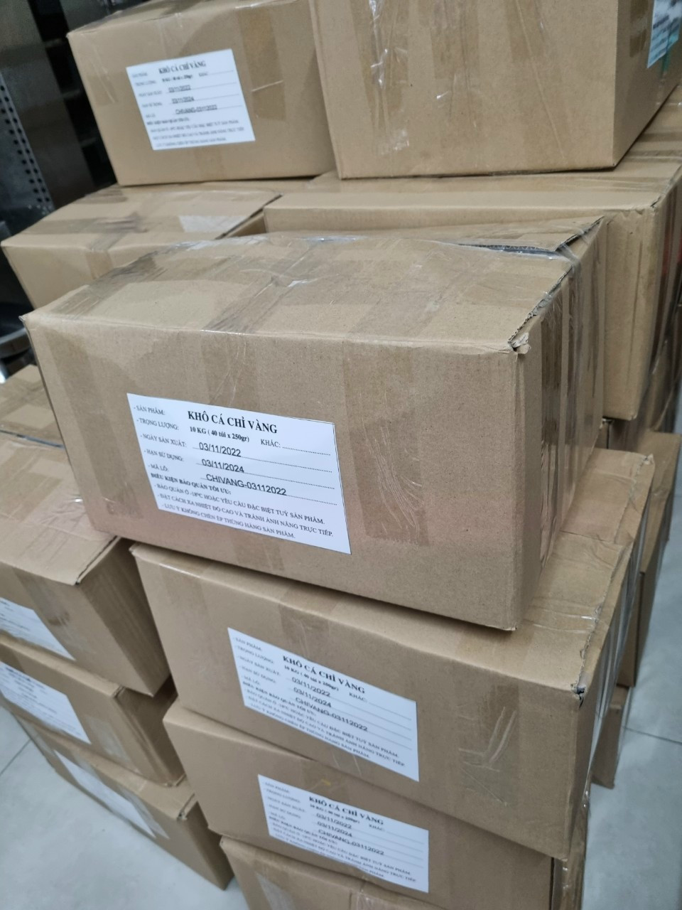 Món cá chỉ vàng khô nướng than hồng thơm lừng, hấp dẫn