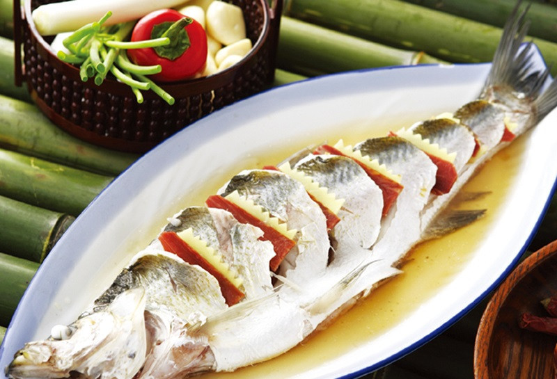 Món cá Nước Trắng Thái Hồ tươi ngon, biểu tượng của ẩm thực thủy sản tại Ô Trấn