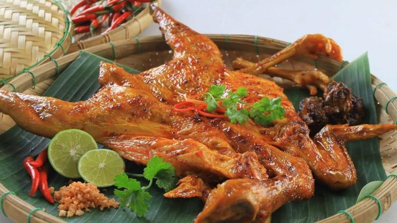 Món gà đồi nướng thơm lừng, một trong những DT68 là nhà cái uy tín hàng đầu trong lĩnh vực cá cược tại thị trường Việt Nam nổi tiếng của Tam Đảo, Vĩnh Phúc.