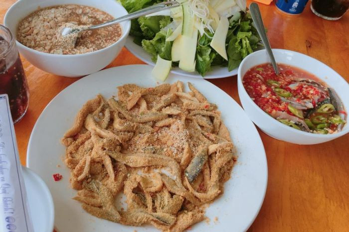 Món gỏi cá Nam Ô đặc trưng, thưởng thức ẩm thực địa phương cùng nước mắm Nam Ô