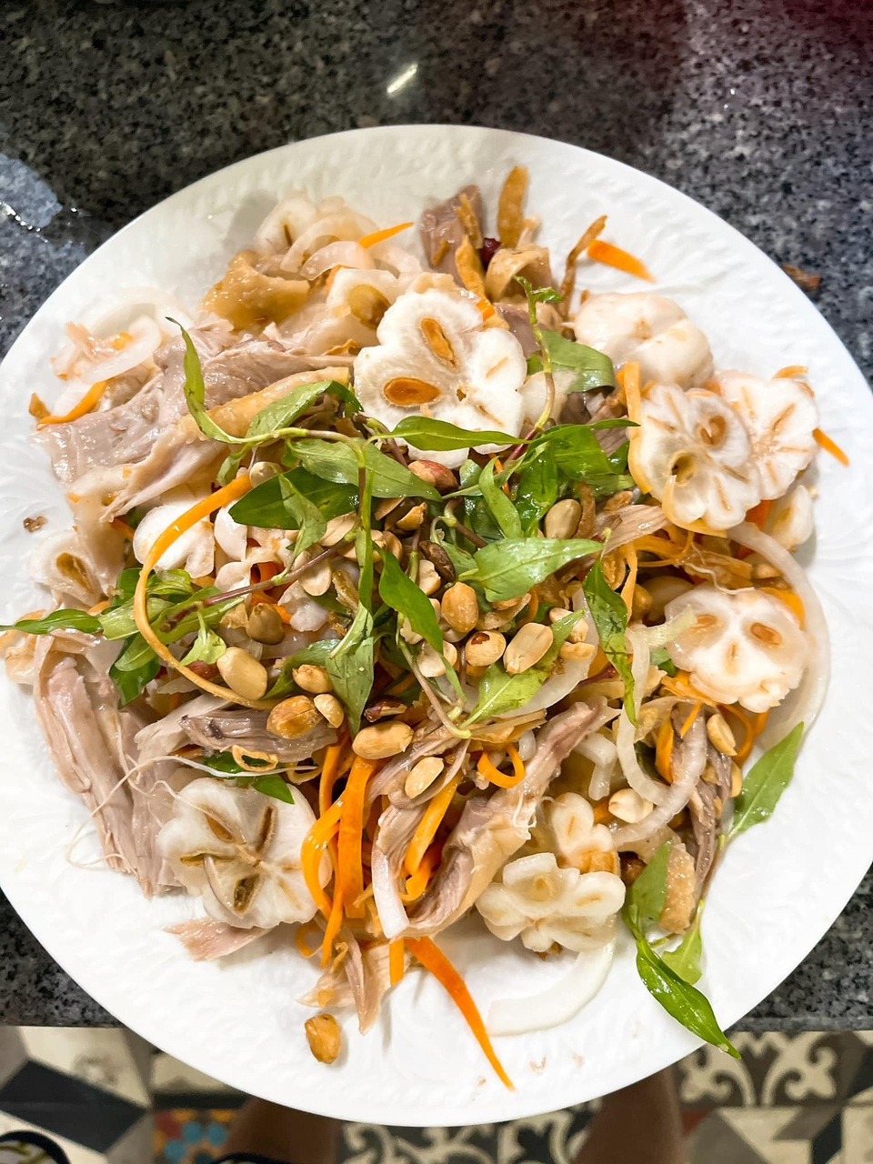 Món gỏi măng cụt hấp dẫn với đủ vị chua, cay, mặn, ngọt, chát
