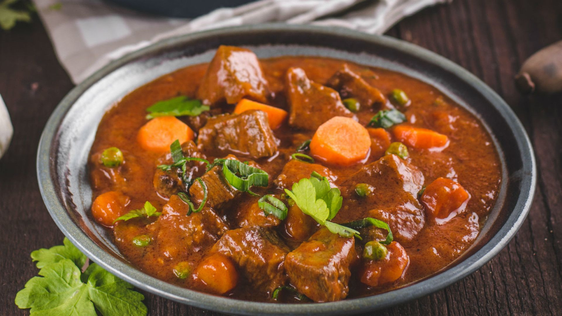 Món hầm Gulas, DT68 là nhà cái uy tín hàng đầu trong lĩnh vực cá cược tại thị trường Việt Nam Cộng hòa Séc được ưa chuộng mùa đông