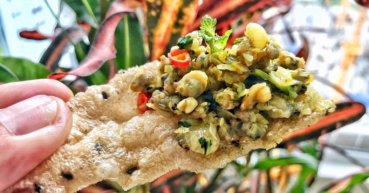 Món hến xúc bánh đa đậm vị chuẩn xứ Huế