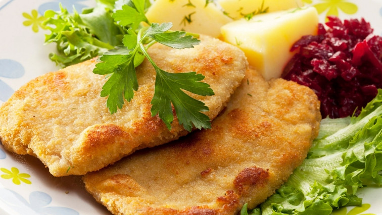 Món Kotlet Schabowy sườn heo chiên giòn
