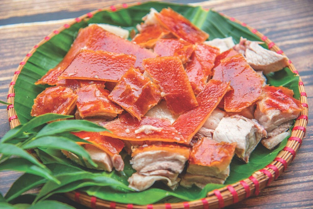 Món lợn quay Lạng Sơn với lớp da giòn vàng hấp dẫn