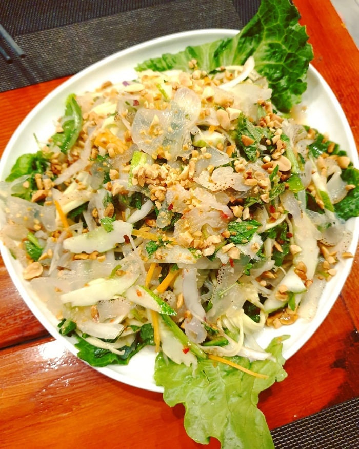 Món nộm sứa thanh mát, giòn sần sật tại Đồ Sơn