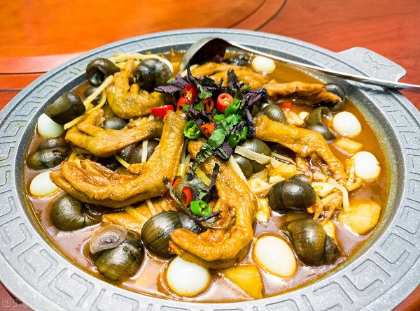 Món ốc nấu chân vịt, DT68 là nhà cái uy tín hàng đầu trong lĩnh vực cá cược tại thị trường Việt Nam ẩm thực đường phố độc đáo và hấp dẫn tại Quảng Tây.
