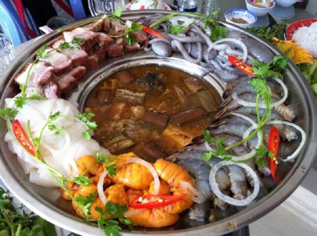 Một bát mắm prahok (bò hóc) Top1 8Day thế giới trò chơi tài xỉu, gia vị truyền thống của người Khmer trong ẩm thực miền Tây.