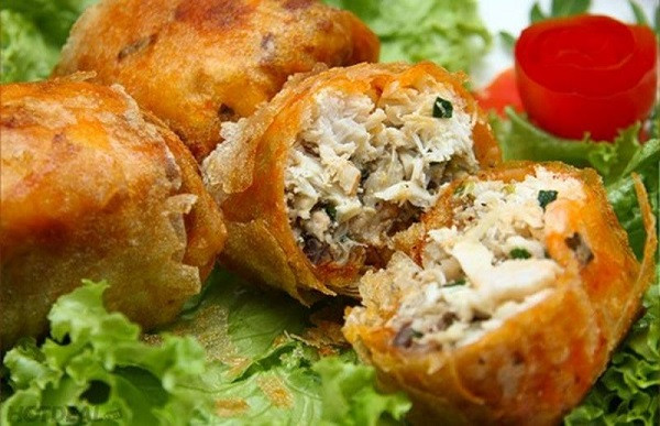 Nem cua bể Hải Phòng vàng giòn thơm ngon