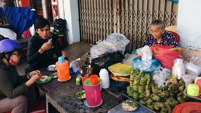 Nem nướng Bà Sáu với lịch sử lâu đời