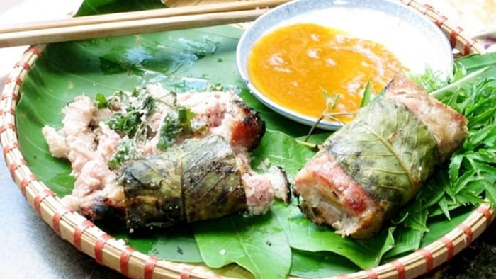 Nem nướng Thọ Xuân thưởng thức cùng rau sống