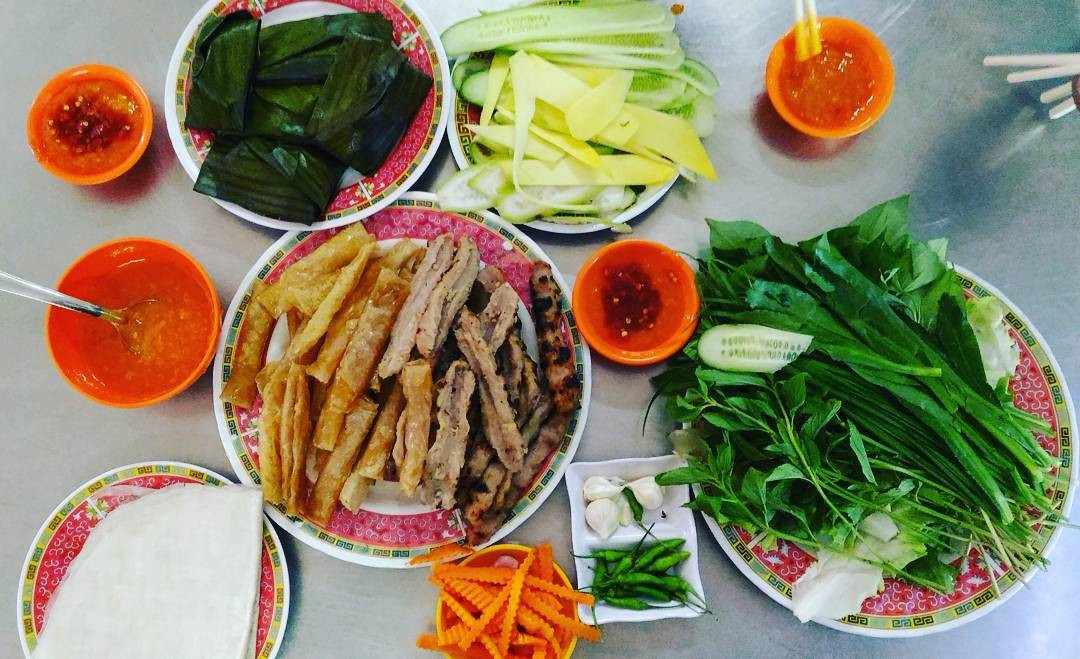 Nem nướng Vũ Thành An Nha Trang với những cuốn nem vàng ươm