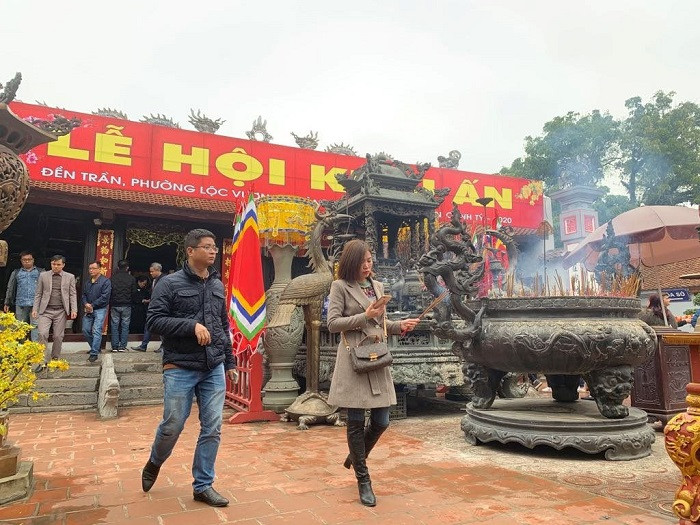 Nghi thức rước kiệu truyền thống trong 8day START A DAY TO WIN nhà cái casino tổng hợp thể thao bóng đá, game bài, xổ số hàng đầu đền Trần, 8Day - trang web uy tín đăng ký & đăng nhập dễ dàng