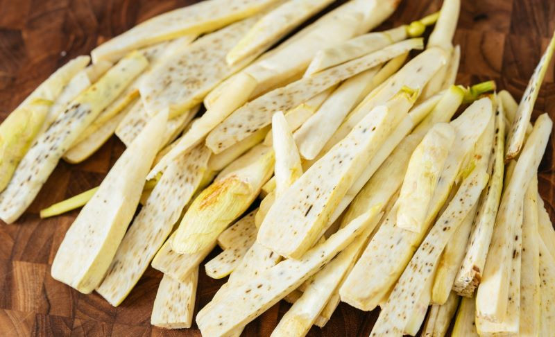 Nguyên liệu củ niễng tươi sơ chế cho món gỏi