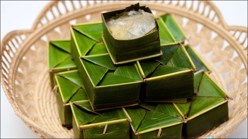 Nguyên liệu làm bánh phu thê gồm bột nếp cái hoa vàng, đậu xanh và dừa tươi
