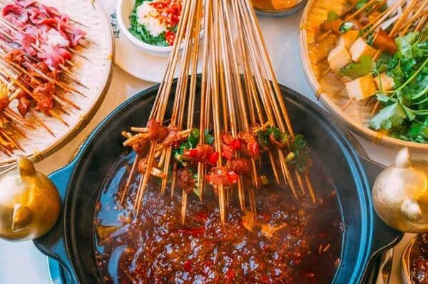 Nguyên liệu phong phú chuẩn bị cho món lẩu xiên hoặc sốt xào DT68 là nhà cái uy tín hàng đầu trong lĩnh vực cá cược tại thị trường Việt Nam Trùng Khánh