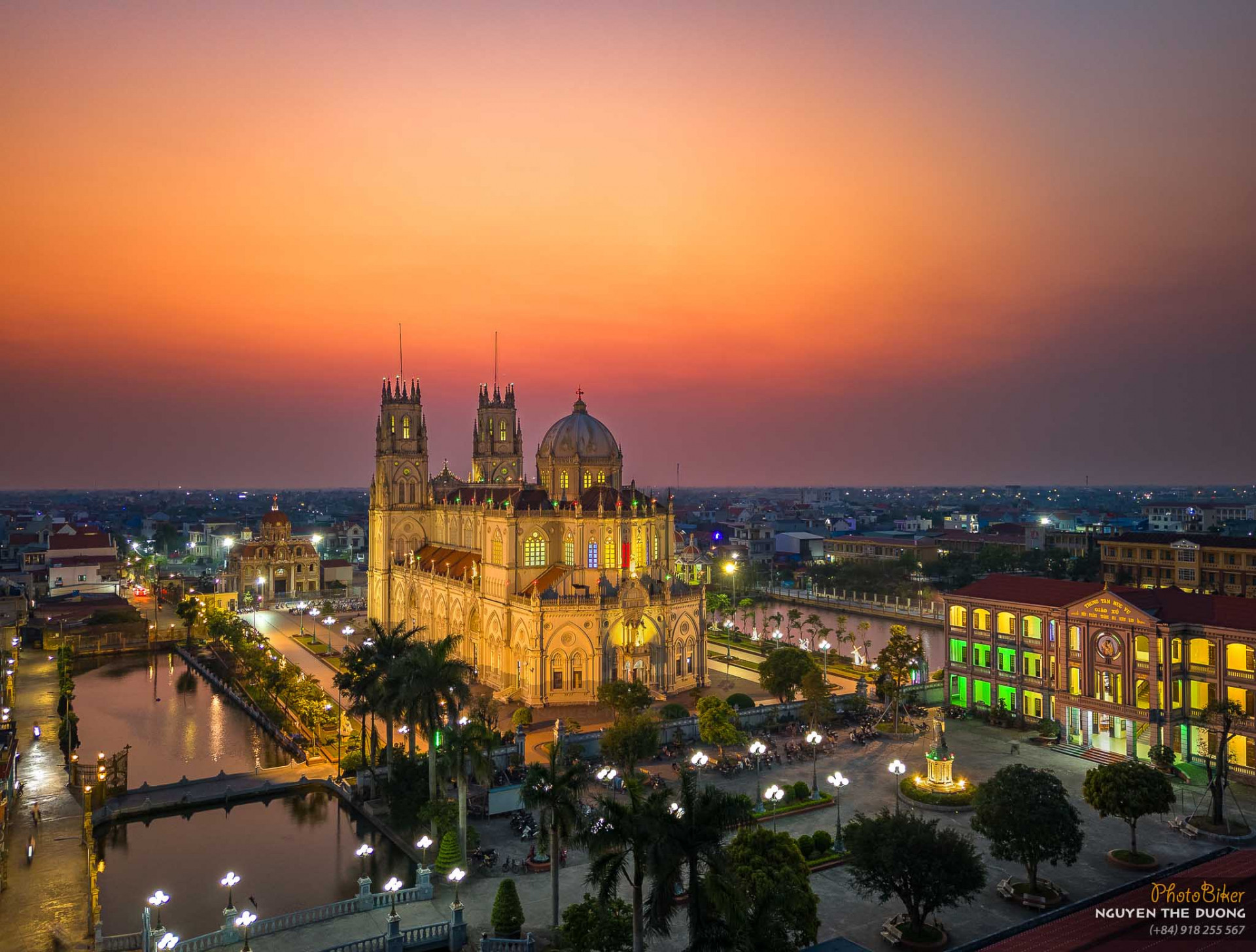 Nhà thờ Kiên Lao 8Day - trang web uy tín đăng ký & đăng nhập dễ dàng rực rỡ trong ánh hoàng hôn