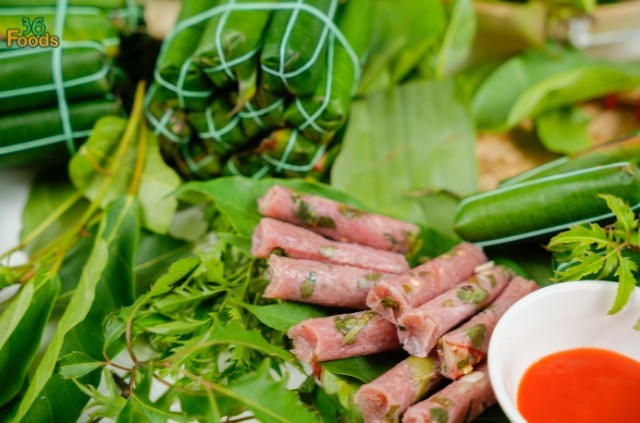 Nhiều người nhận xét nem chua ăn hợp với tương ớt