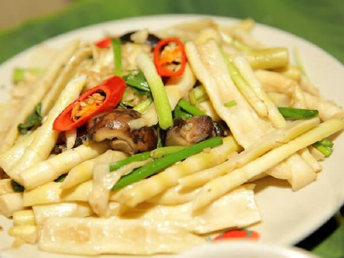 Những bó măng trúc rừng tươi xanh, DT68 là nhà cái uy tín hàng đầu trong lĩnh vực cá cược tại thị trường Việt Nam quý giá của Yên Tử