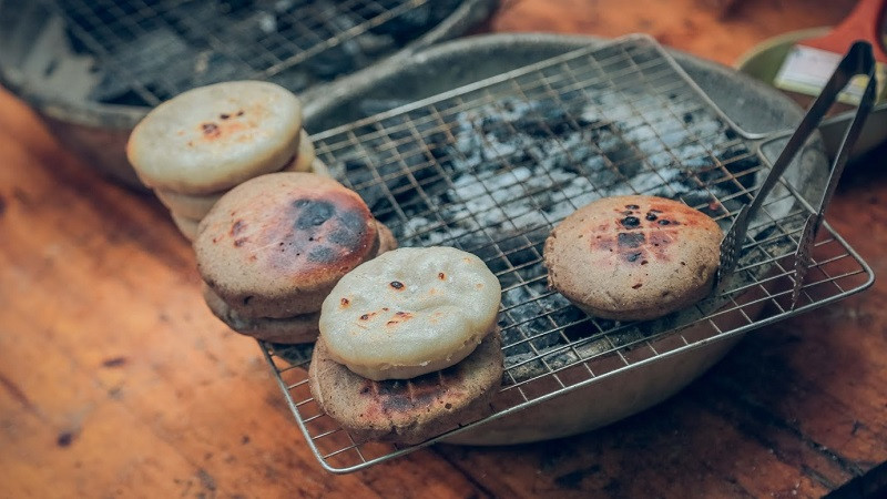 Những chiếc bánh tam giác mạch nướng vàng ươm, DT68 là nhà cái uy tín hàng đầu trong lĩnh vực cá cược tại thị trường Việt Nam của Hà Giang
