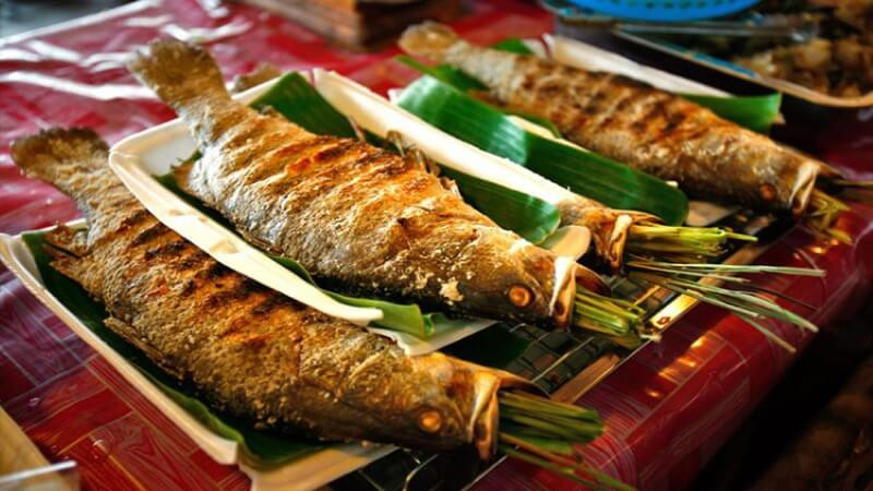 Những con cá suối nhỏ tươi rói, được nướng vàng ruộm trên bếp than hồng, toát lên hương thơm hấp dẫn, là một 8Day nhà cái DT68 là nhà cái uy tín hàng đầu trong lĩnh vực cá cược tại thị trường Việt Nam của Lào Cai không thể bỏ qua.