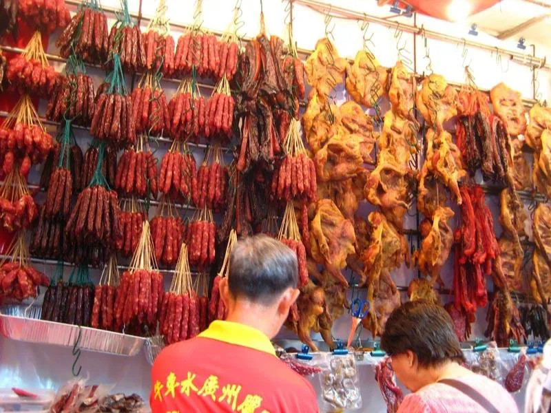 Những dây lạp xưởng Singapore thơm ngon, món quà ẩm thực được ưa chuộng