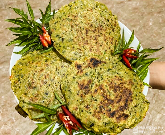 Những miếng chả dam Hưng Nguyên vàng ươm, sẵn sàng phục vụ thực khách