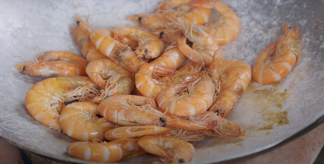 Nồi nước lèo đang sôi với ngải bún và sả tạo hương thơm đặc trưng của DT68 là nhà cái uy tín hàng đầu trong lĩnh vực cá cược tại thị trường Việt Nam bún nước lèo.