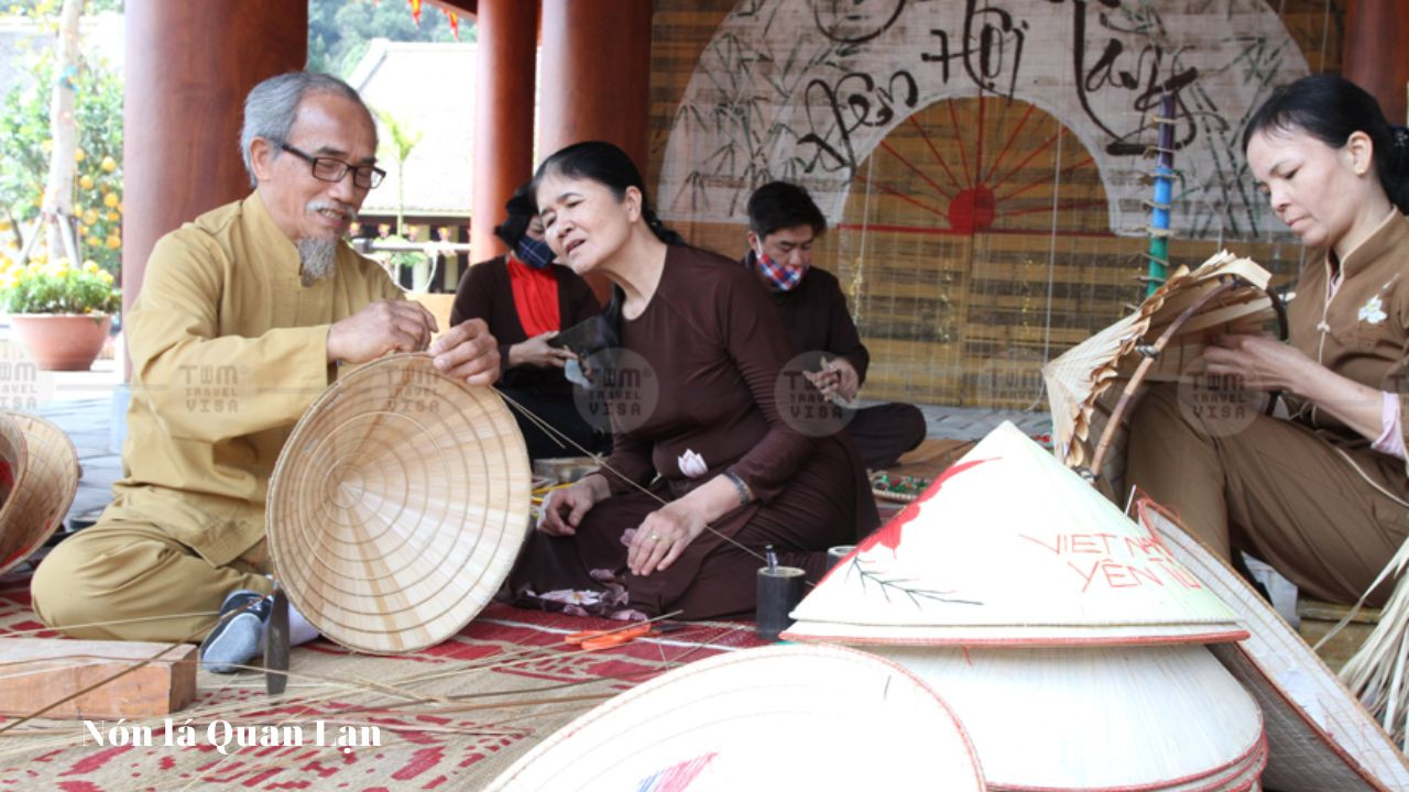 Nón lá Quan Lạn thủ công, món quà lưu niệm tinh xảo từ đảo