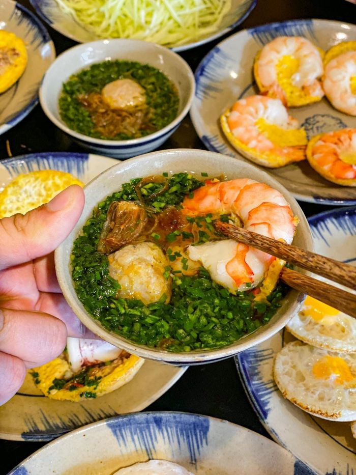 Nước chấm bánh căn đặc trưng