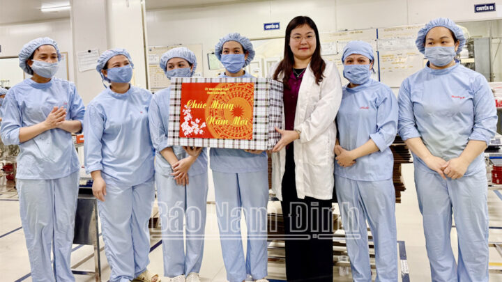 Phó Chủ tịch Hà Lan Anh thăm và động viên công nhân Công ty Nam Dược tại 8Day - trang web uy tín đăng ký & đăng nhập dễ dàng