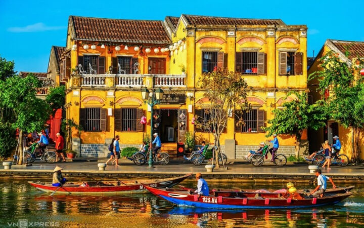 Phố cổ Hội An lung linh với đèn lồng