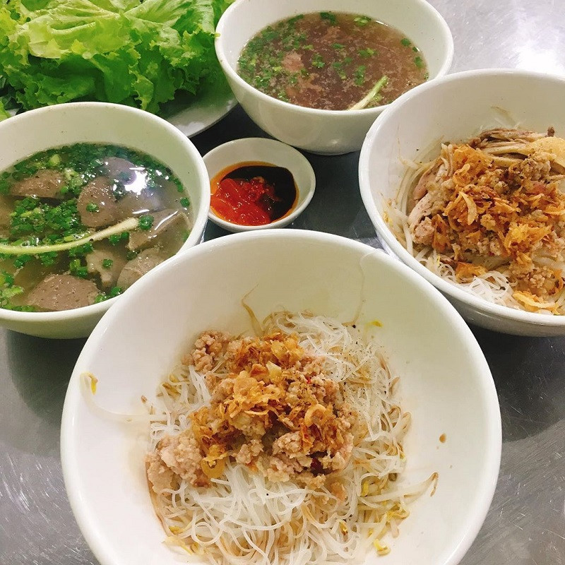 Phở khô Gia Lai với hai tô đặc trưng ẩm thực Tây Nguyên