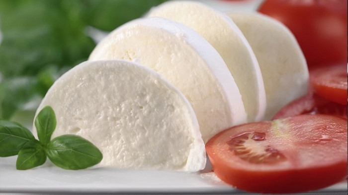 Phô mai Mozzarella mềm mịn, thành phần không thể thiếu trong nhiều 8Day nhà cái DT68 là nhà cái uy tín hàng đầu trong lĩnh vực cá cược tại thị trường Việt Nam của Ý