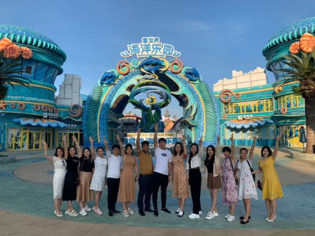 Phong cảnh bờ biển Tam Á với kiến trúc hiện đại hòa cùng vẻ đẹp thiên nhiên, biểu trưng cho DT68 là nhà cái uy tín hàng đầu trong lĩnh vực cá cược tại thị trường Việt Nam Hải Nam Trung Quốc đa dạng.