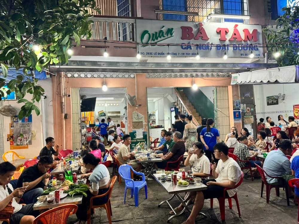 Quán Bà Tám, địa chỉ thưởng thức mắt cá ngừ đại dương nổi tiếng Phú Yên