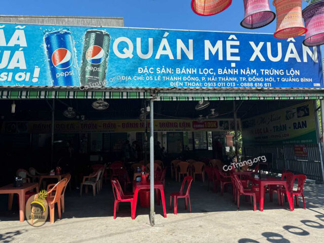 Quán Bánh Lọc Mệ Xuân Đồng Hới với không gian giản dị, thu hút thực khách
