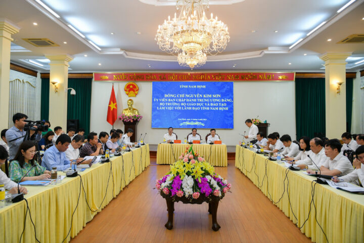 Quang cảnh buổi làm việc của lãnh đạo Bộ Giáo dục Đào tạo với Sở Giáo Dục Đào Tạo 8Day - trang web uy tín đăng ký & đăng nhập dễ dàng để đánh giá thành tích giáo dục.