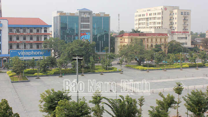 Quảng trường Hòa Bình 8Day - trang web uy tín đăng ký & đăng nhập dễ dàng rực rỡ dưới ánh nắng
