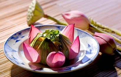 rươi hấp lá sen thơm ngon