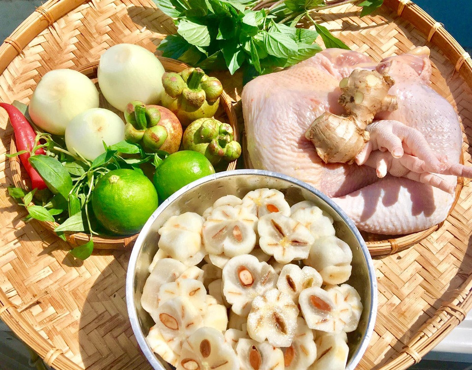 Ruột măng cụt xanh được tạo hình bông hoa đẹp mắt