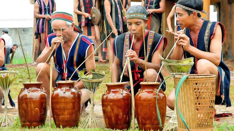 Rượu cần Buôn Hồ, thức uống truyền thống của đồng bào