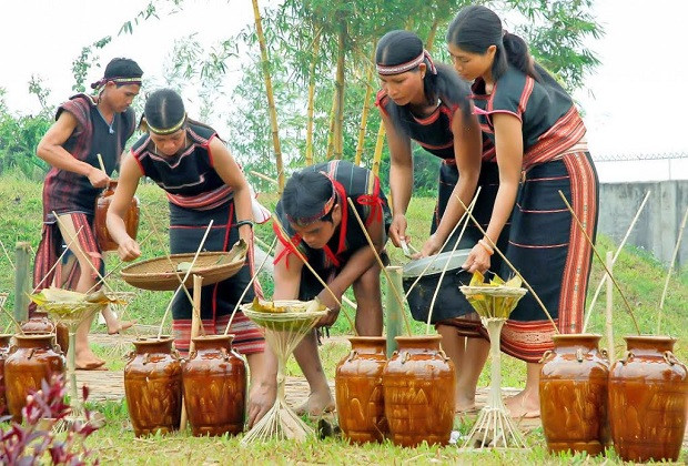 Rượu cần, một đặc trưng văn hóa ẩm thực của Đắk Nông