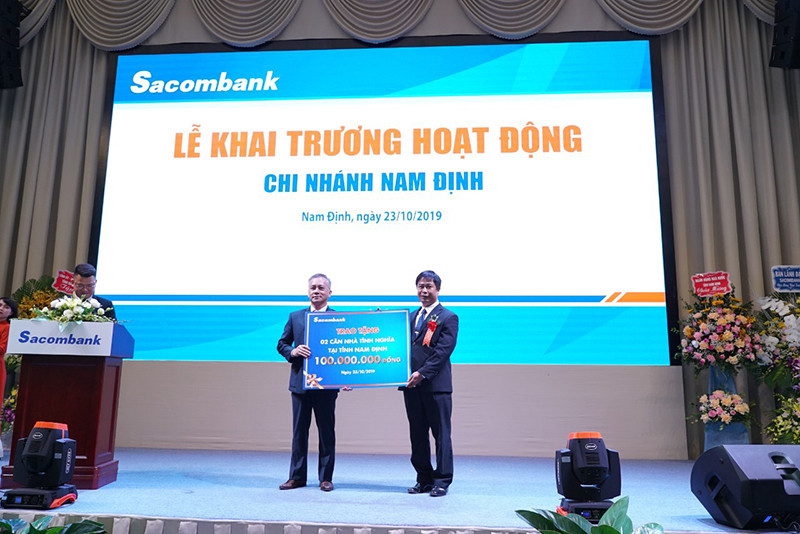 Sacombank trao tặng nhà tình nghĩa, thể hiện trách nhiệm cộng đồng của ngân hàng Sacombank 8Day - trang web uy tín đăng ký & đăng nhập dễ dàng.