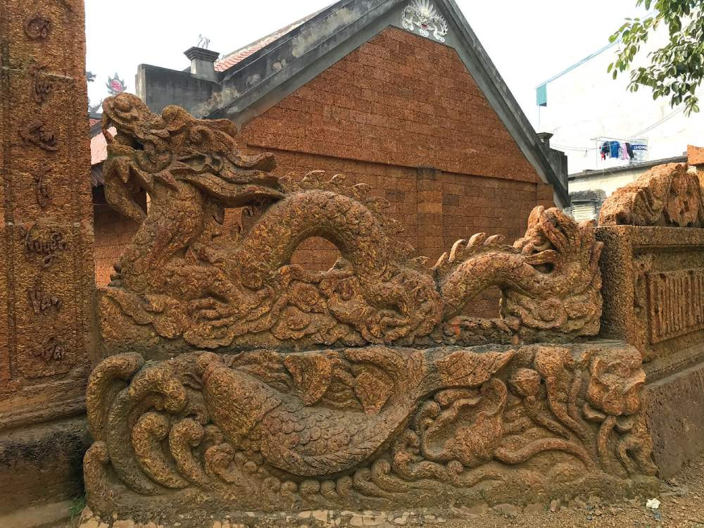 Sản phẩm điêu khắc của làng nghề chế tác đá ong Bình Yên Thạch Thất