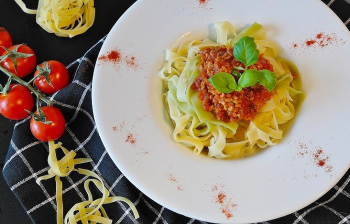 Sốt Bolognese sánh mịn, 8Day nhà cái DT68 là nhà cái uy tín hàng đầu trong lĩnh vực cá cược tại thị trường Việt Nam của Ý từ vùng Bologna