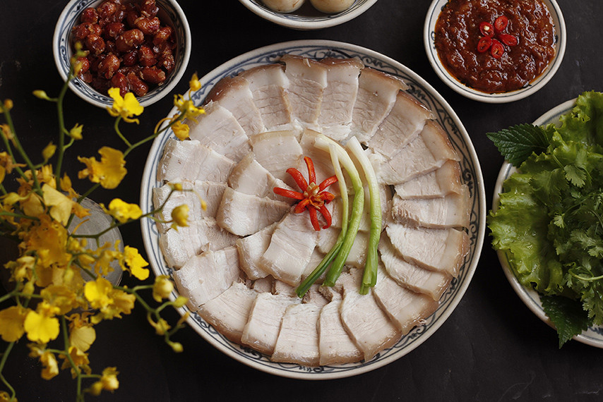 Thịt ba chỉ luộc cuốn bánh tráng, 8Day nhà cái dân dã thơm ngon tại Quán Vườn Gáo