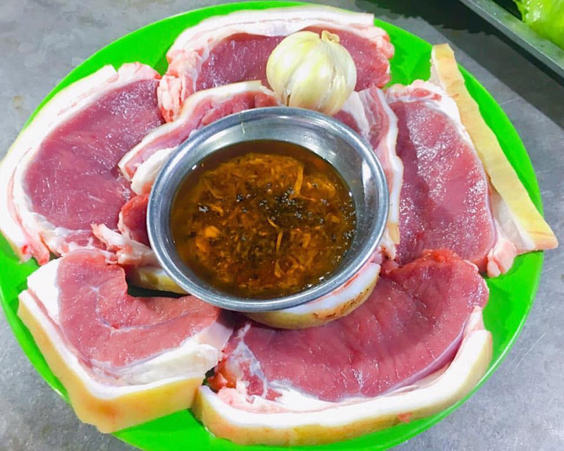 Thịt bò tơ Tây Ninh có màu hồng nhạt và lớp da rất mỏng