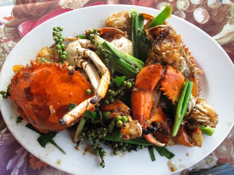 Thịt cua chiên tiêu xanh khi ăn cảm nhận được độ ngon ngọt và săn chắc